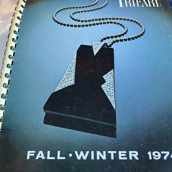 Vintage Trifari Pendent Necklace & Earrings 1974 - Picture 9 of 11